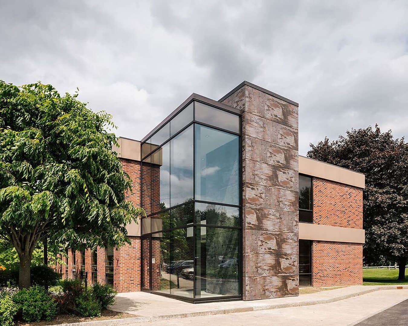 355 Main Street — Class A brick-and-bronze architecture with a glazed corner entry.